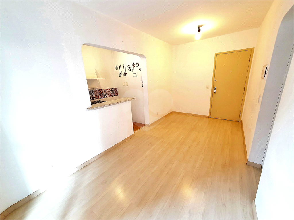 Apartamento para alugar em Pinheiros com 1 quarto e 1 vaga