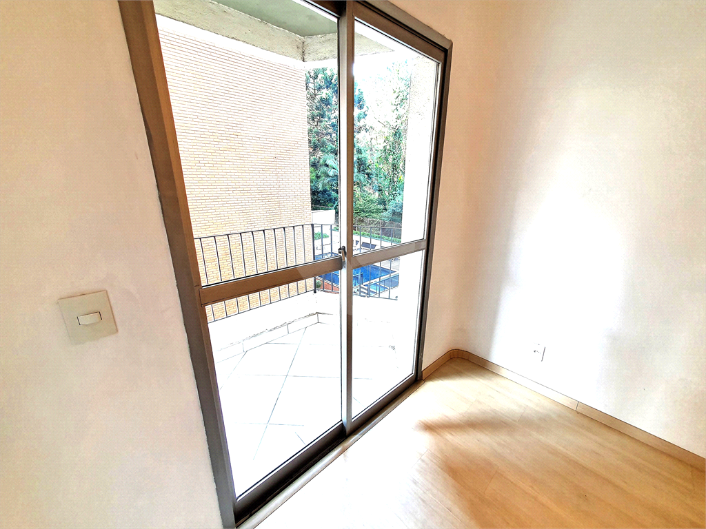 Apartamento para alugar em Pinheiros com 1 quarto e 1 vaga