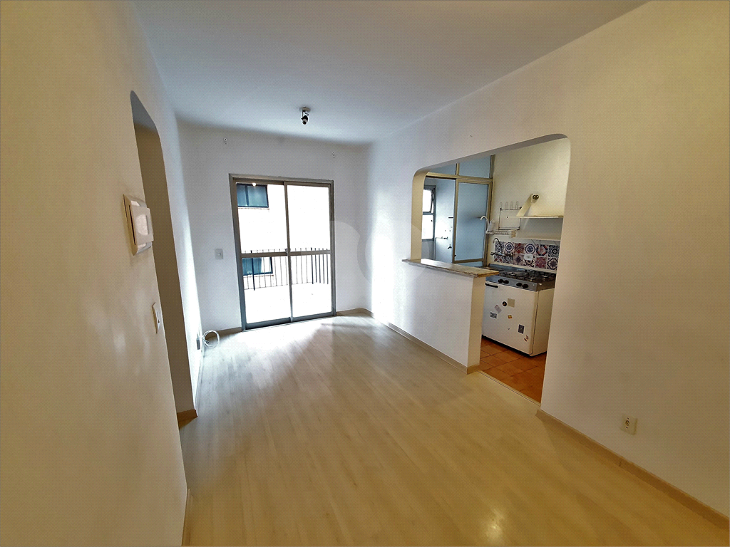 Apartamento para alugar em Pinheiros com 1 quarto e 1 vaga