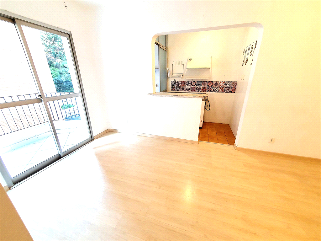 Apartamento para alugar em Pinheiros com 1 quarto e 1 vaga