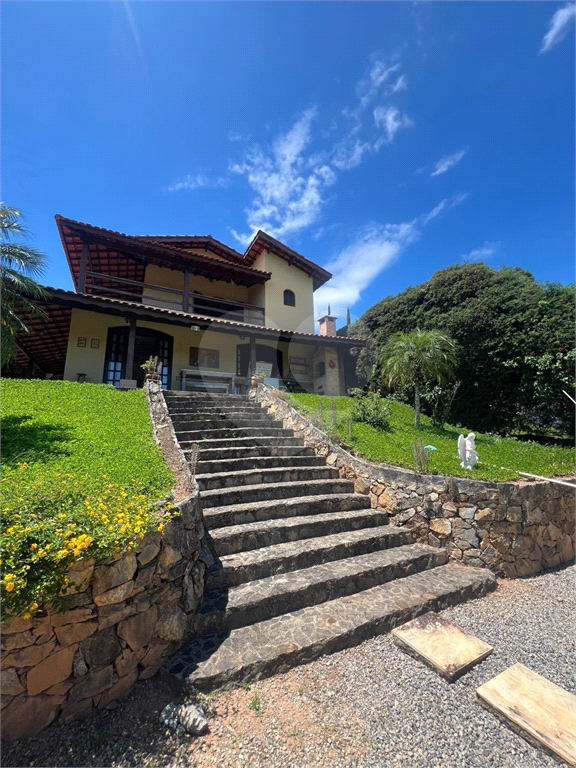 Casa à venda com 4 quartos, 220m² - Foto 1