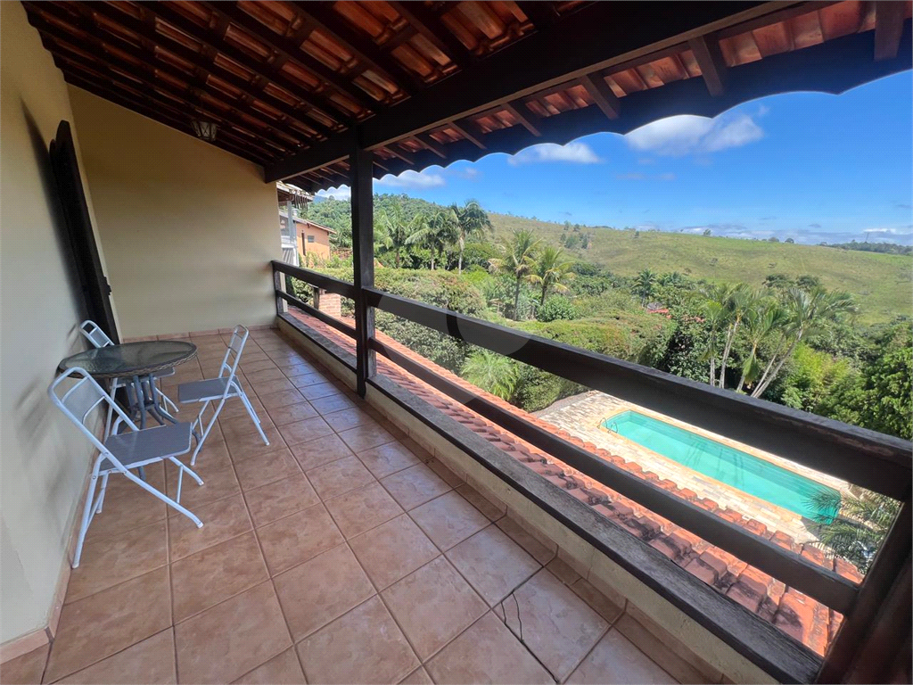 Casa à venda com 4 quartos, 220m² - Foto 2