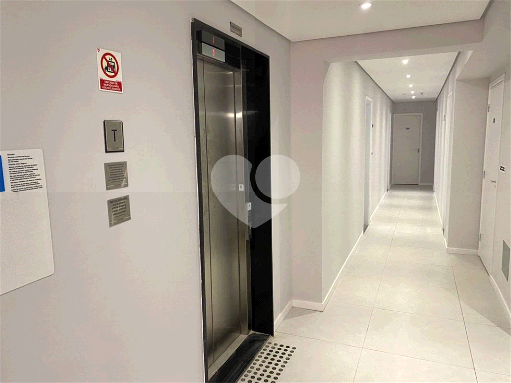 Vende-se Apartamento semimobiliado, 1 quarto, próximo ao Metrô Marechal Deodoro!
