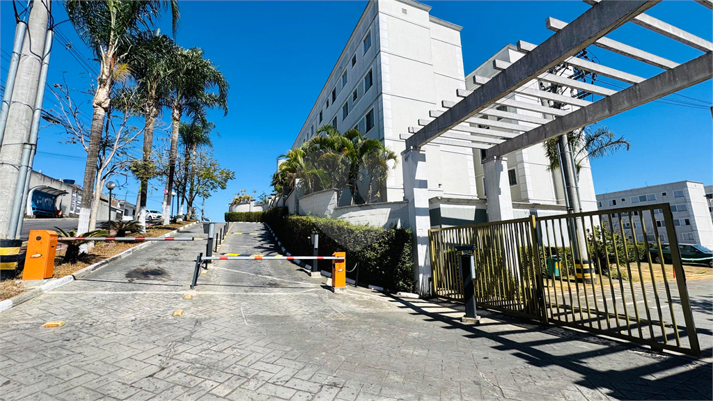VENDE APARTAMENTO DE 2 DORMITÓRIOS COM VAGA DE GARAGEM E ÁREA DE LAZER