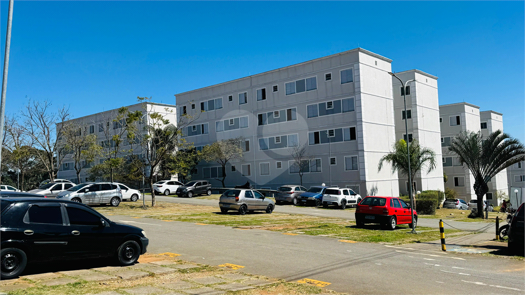 VENDE APARTAMENTO DE 2 DORMITÓRIOS COM VAGA DE GARAGEM E ÁREA DE LAZER