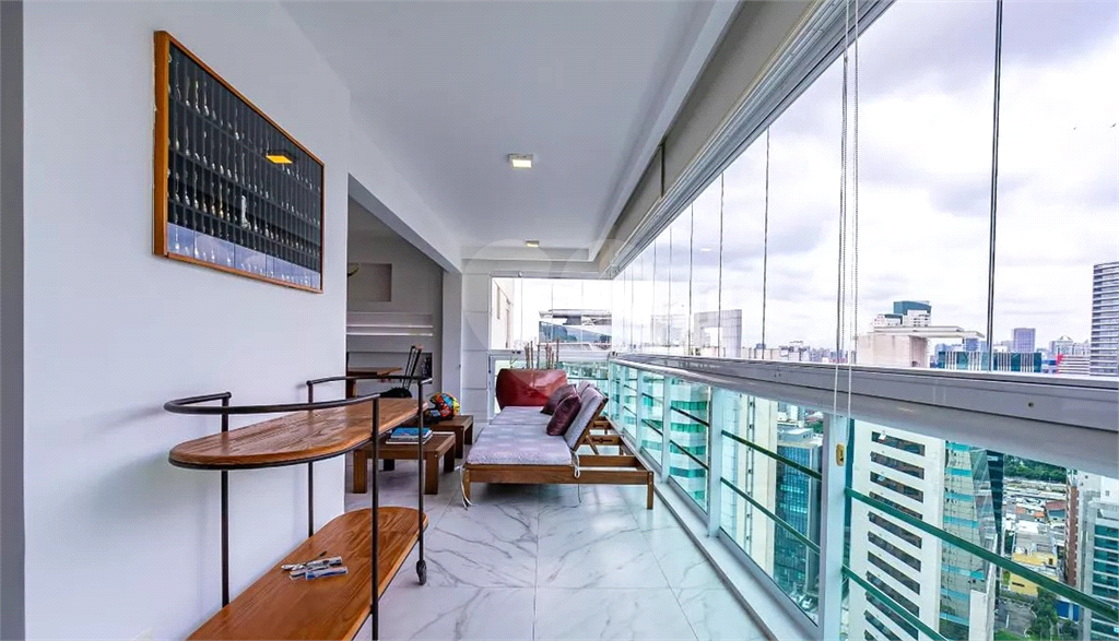 Apartamento Vila Olímpia 2 suítes e 2 vagas de garagem 