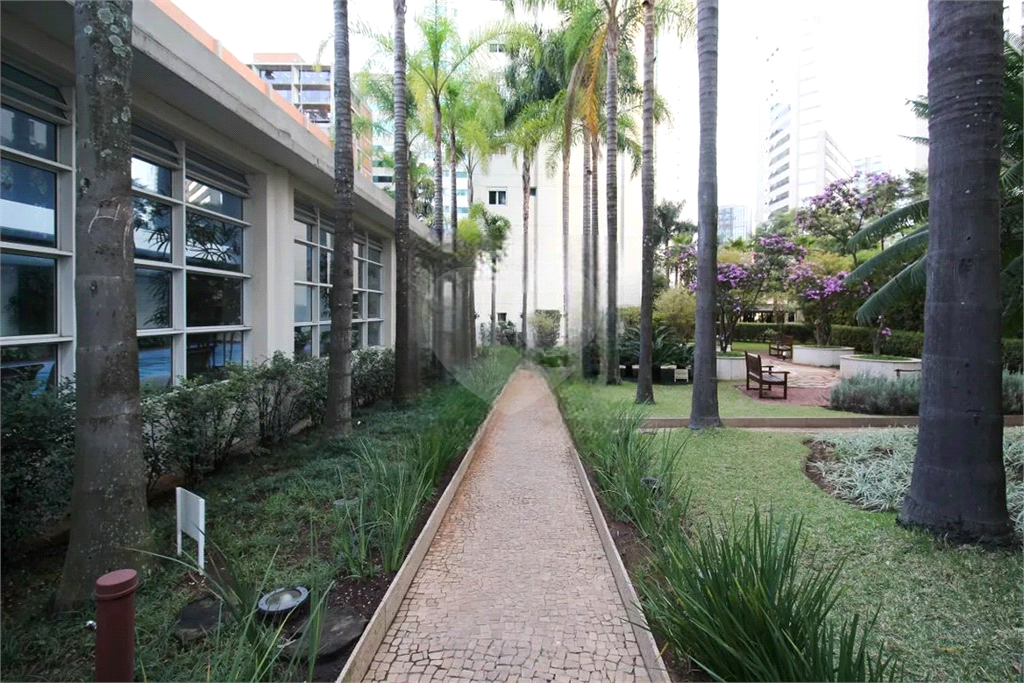 Apartamento Vila Olímpia 2 suítes e 2 vagas de garagem 