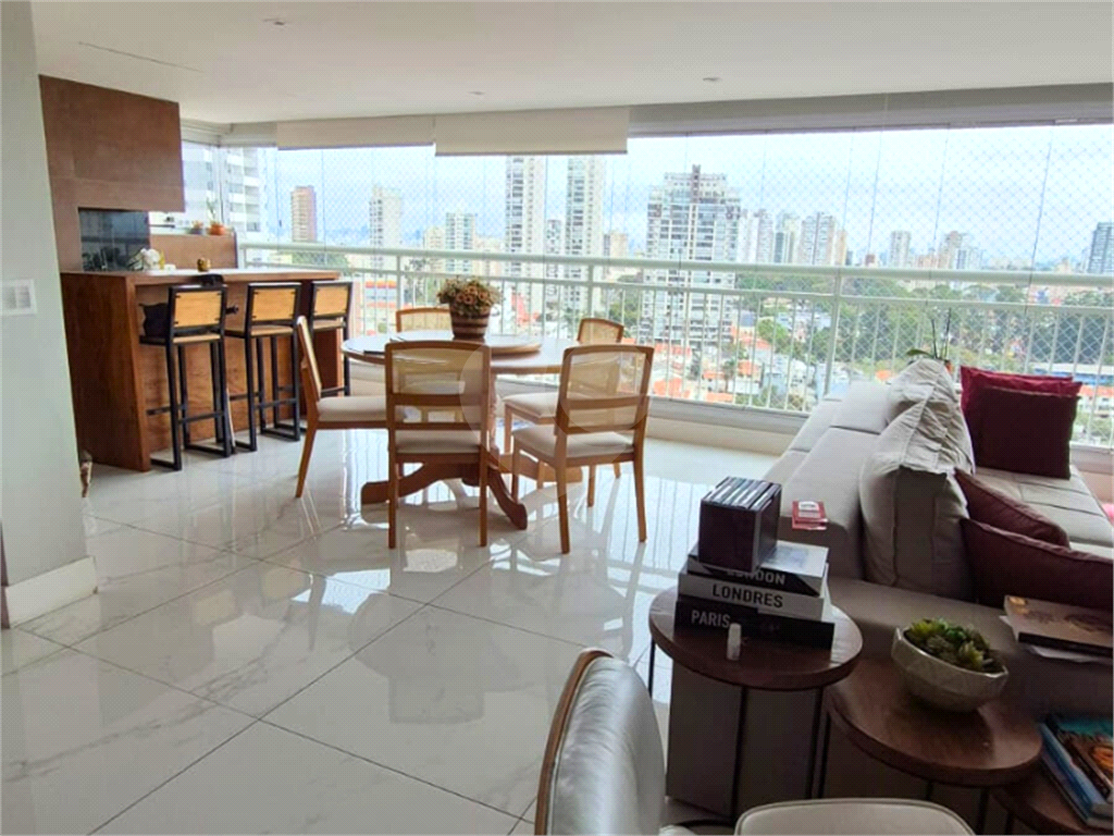 Apartamento à venda em Santa Teresinha – totalmente reformado, moderno e impecável, com Varanda Gourmet ampliada integrada à sala e churrasqueira a carvão.