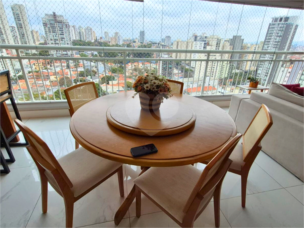 Apartamento à venda em Santa Teresinha – totalmente reformado, moderno e impecável, com Varanda Gourmet ampliada integrada à sala e churrasqueira a carvão.