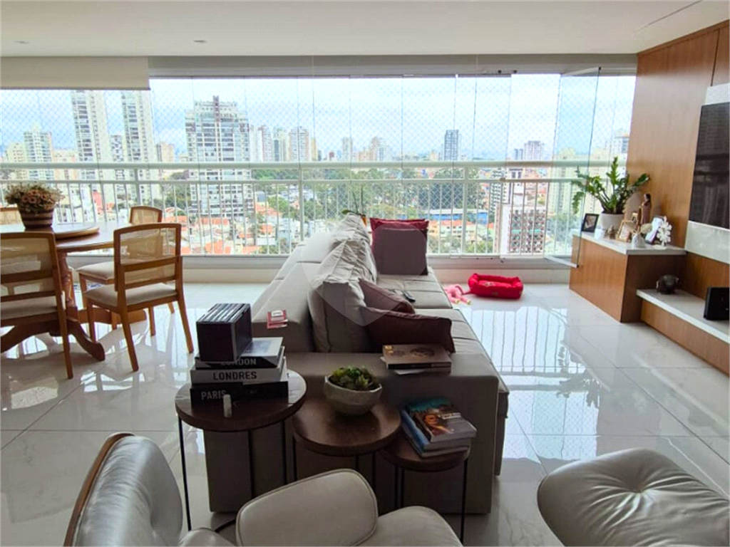 Apartamento à venda em Santa Teresinha – totalmente reformado, moderno e impecável, com Varanda Gourmet ampliada integrada à sala e churrasqueira a carvão.