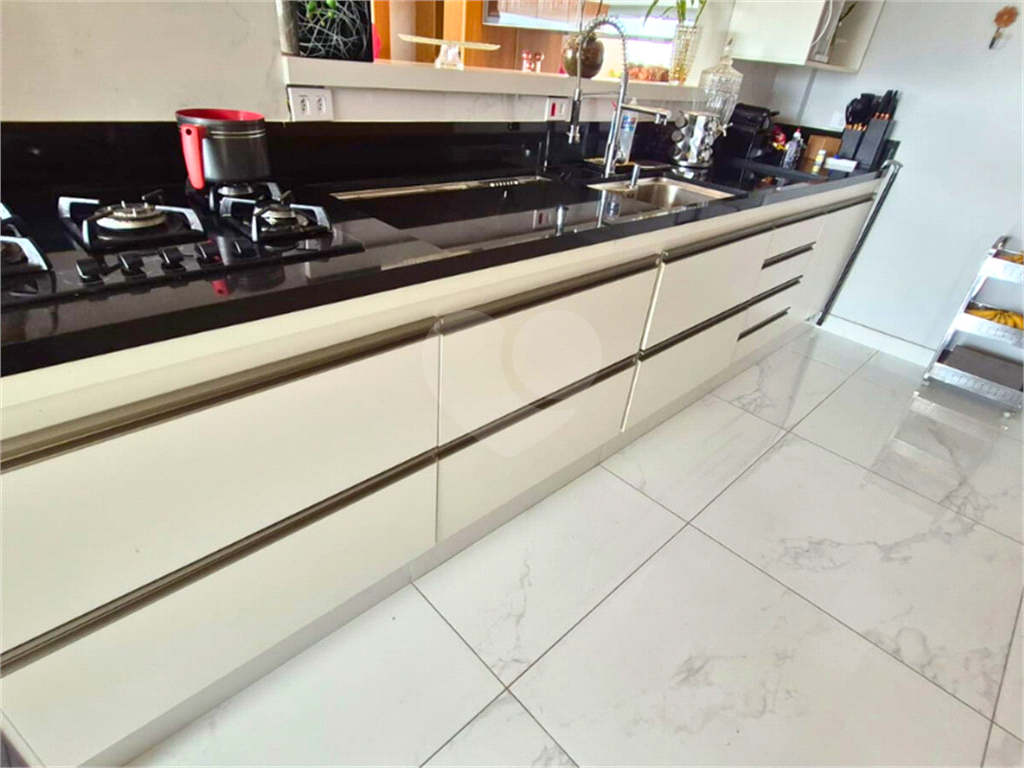 Apartamento à venda em Santa Teresinha – totalmente reformado, moderno e impecável, com Varanda Gourmet ampliada integrada à sala e churrasqueira a carvão.