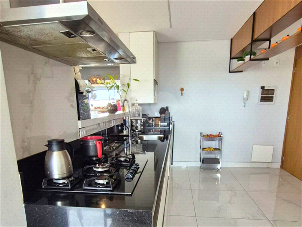 Apartamento à venda em Santa Teresinha – totalmente reformado, moderno e impecável, com Varanda Gourmet ampliada integrada à sala e churrasqueira a carvão.