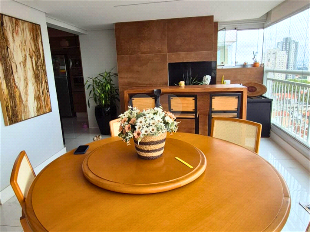 Apartamento à venda em Santa Teresinha – totalmente reformado, moderno e impecável, com Varanda Gourmet ampliada integrada à sala e churrasqueira a carvão.