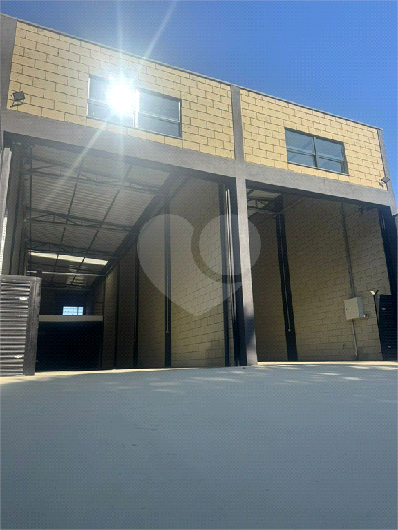 Galpão novo com 250m² para locação no Jaçanã 