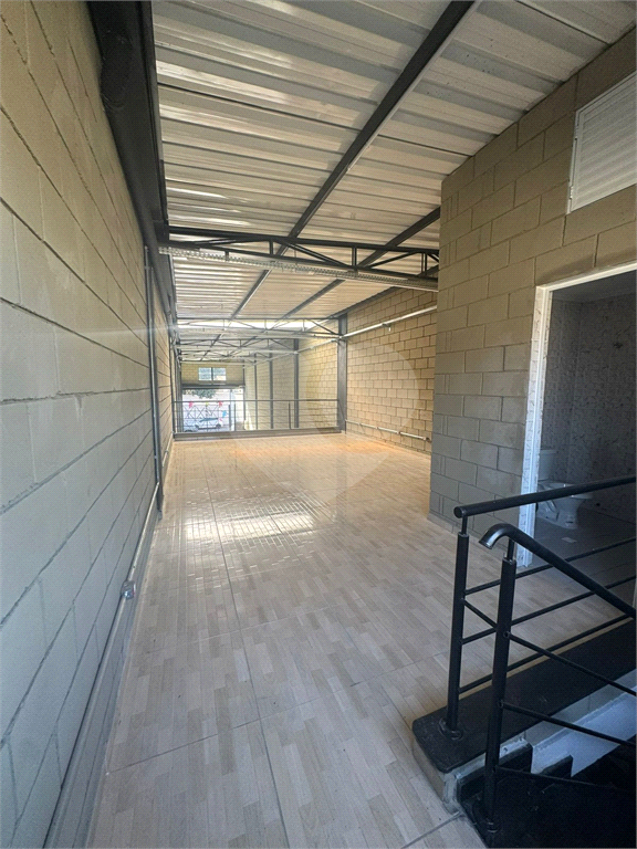 Galpão novo com 250m² para locação no Jaçanã 