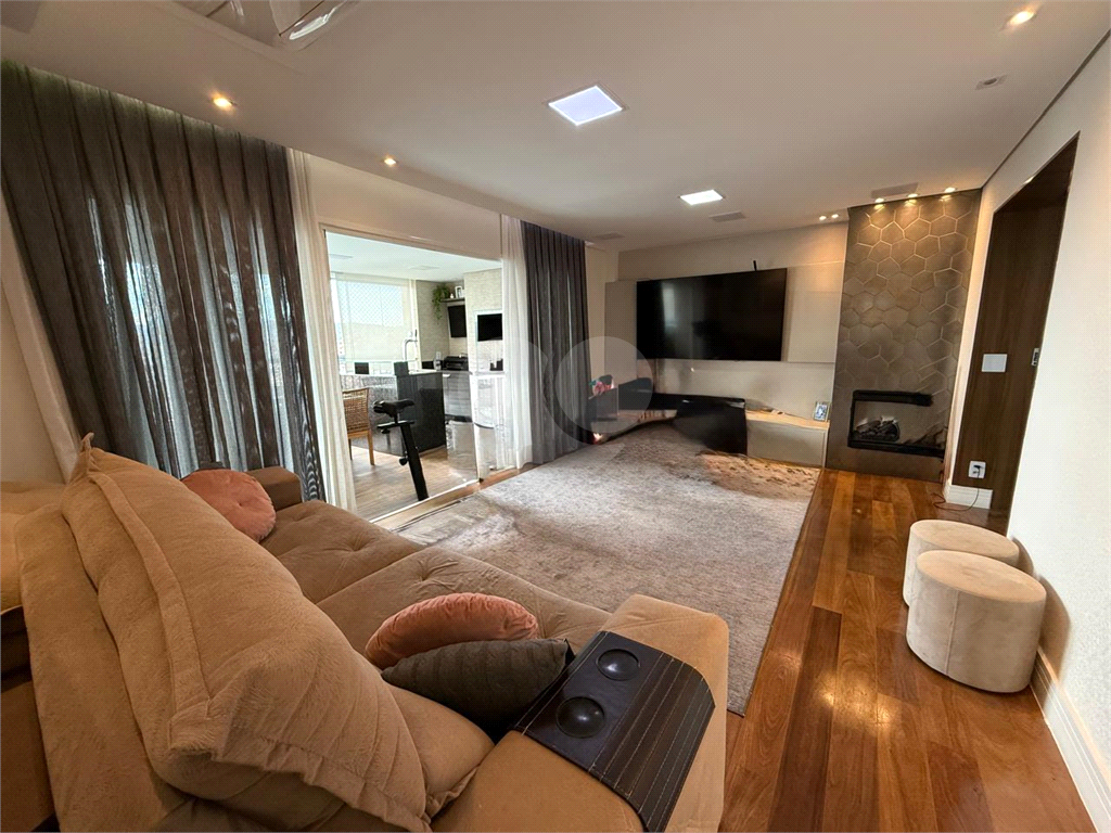 Apartamento à venda com ampla varanda gourmet com churrasqueira, 4 dormitórios, 1 suíte, 2 vagas e lazer completo em GApartamento à venda com ampla varanda gourmet com churrasqueira, 4 dormitórios, 1 suíte, 2 vagas e lazer completo em Guarulhos!