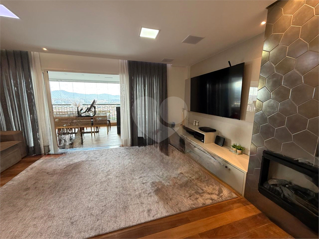 Apartamento à venda com ampla varanda gourmet com churrasqueira, 4 dormitórios, 1 suíte, 2 vagas e lazer completo em GApartamento à venda com ampla varanda gourmet com churrasqueira, 4 dormitórios, 1 suíte, 2 vagas e lazer completo em Guarulhos!