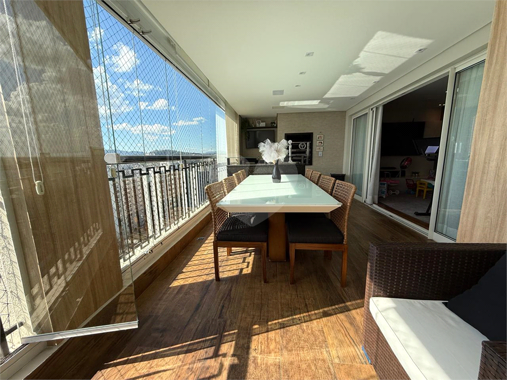 Apartamento à venda com ampla varanda gourmet com churrasqueira, 4 dormitórios, 1 suíte, 2 vagas e lazer completo em GApartamento à venda com ampla varanda gourmet com churrasqueira, 4 dormitórios, 1 suíte, 2 vagas e lazer completo em Guarulhos!
