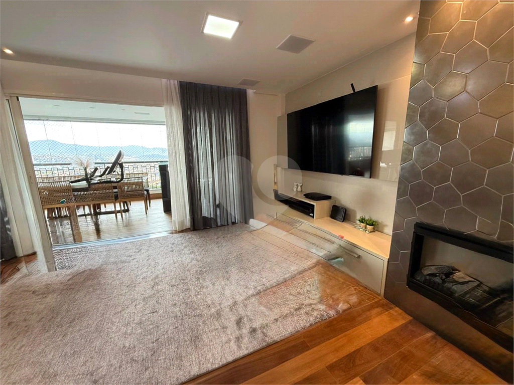 Apartamento à venda com ampla varanda gourmet com churrasqueira, 4 dormitórios, 1 suíte, 2 vagas e lazer completo em GApartamento à venda com ampla varanda gourmet com churrasqueira, 4 dormitórios, 1 suíte, 2 vagas e lazer completo em Guarulhos!