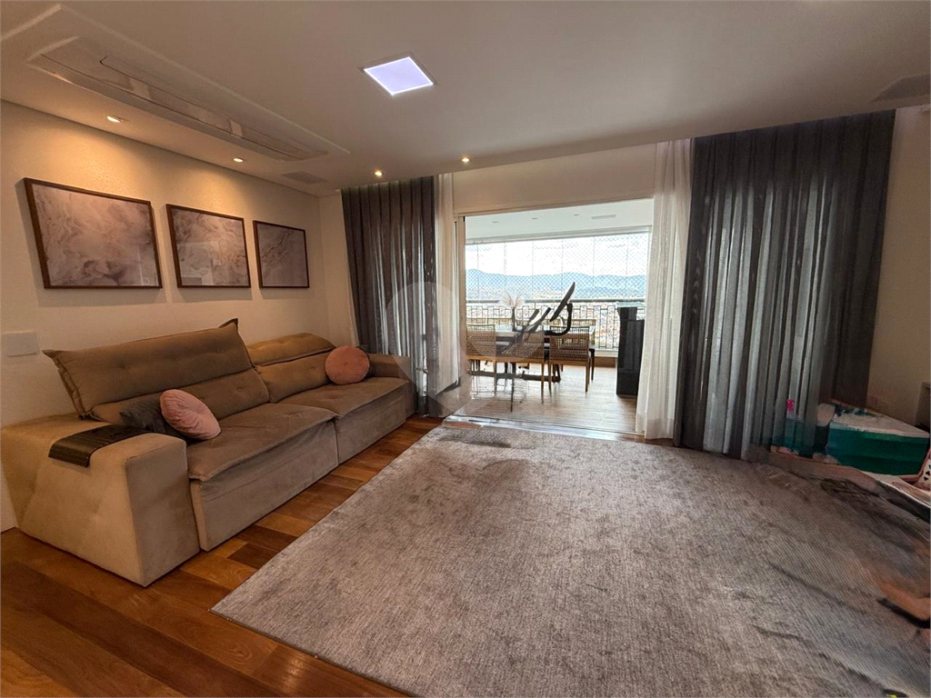 Apartamento à venda com ampla varanda gourmet com churrasqueira, 4 dormitórios, 1 suíte, 2 vagas e lazer completo em GApartamento à venda com ampla varanda gourmet com churrasqueira, 4 dormitórios, 1 suíte, 2 vagas e lazer completo em Guarulhos!