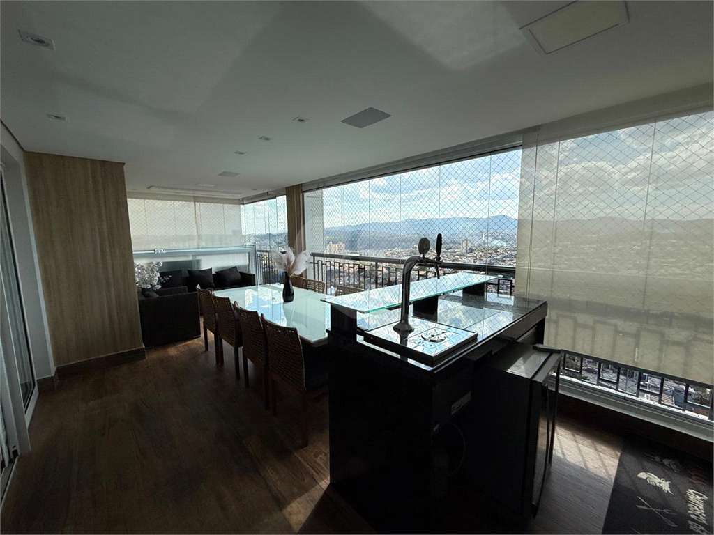 Apartamento à venda com ampla varanda gourmet com churrasqueira, 4 dormitórios, 1 suíte, 2 vagas e lazer completo em GApartamento à venda com ampla varanda gourmet com churrasqueira, 4 dormitórios, 1 suíte, 2 vagas e lazer completo em Guarulhos!