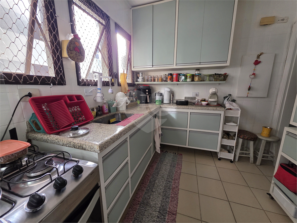 Oportunidade na Praia de Astúrias, Guarujá. Ótimo apartamento com 2 dormitórios.