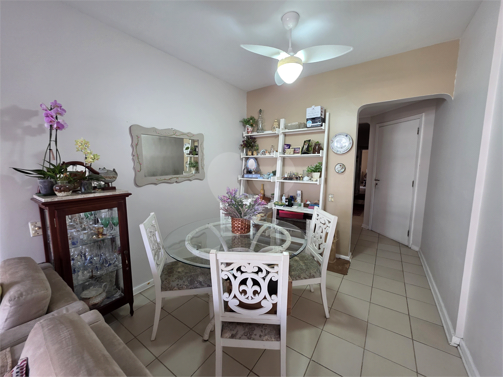 Oportunidade na Praia de Astúrias, Guarujá. Ótimo apartamento com 2 dormitórios.