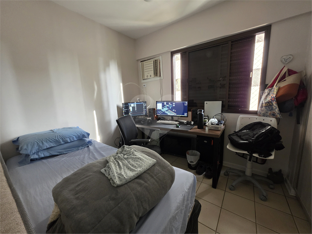 Oportunidade na Praia de Astúrias, Guarujá. Ótimo apartamento com 2 dormitórios.