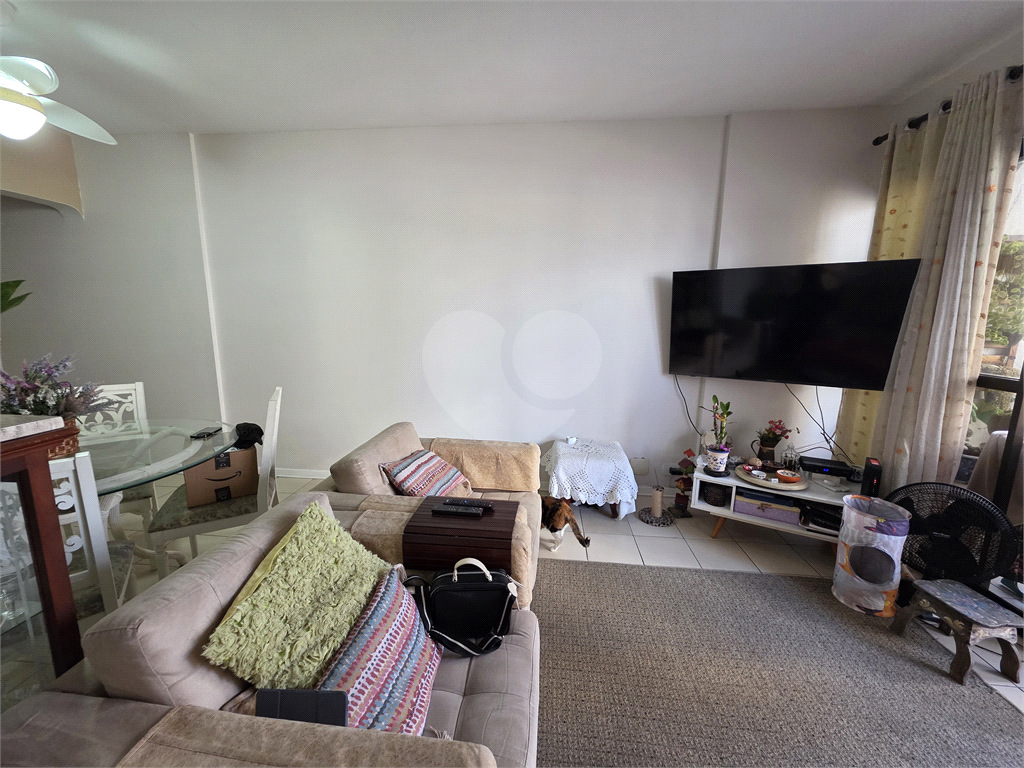 Oportunidade na Praia de Astúrias, Guarujá. Ótimo apartamento com 2 dormitórios.