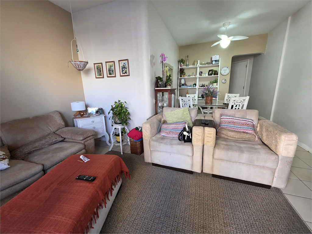Oportunidade na Praia de Astúrias, Guarujá. Ótimo apartamento com 2 dormitórios.