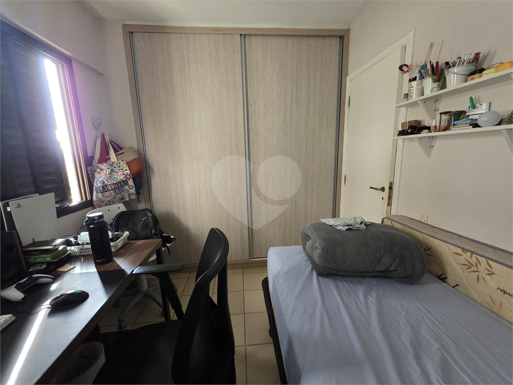 Oportunidade na Praia de Astúrias, Guarujá. Ótimo apartamento com 2 dormitórios.