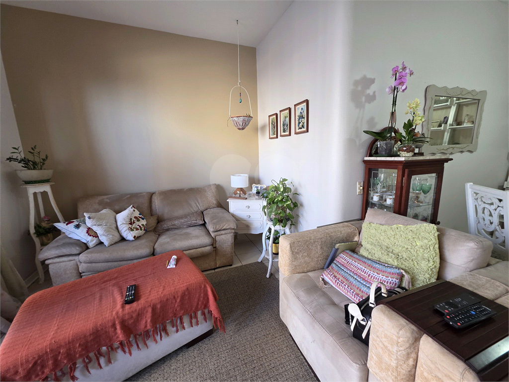 Oportunidade na Praia de Astúrias, Guarujá. Ótimo apartamento com 2 dormitórios.