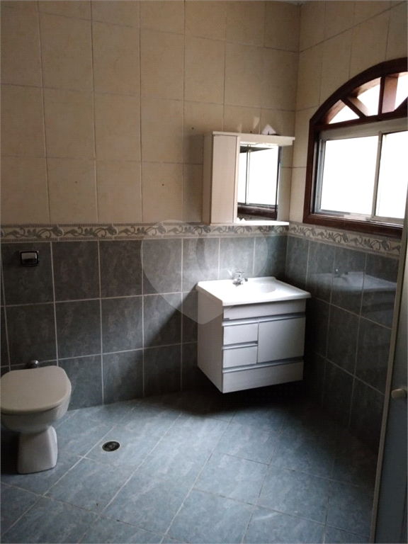 Sobrado em rua comercial excelente oportunidade para investidores no Bairro Continental II, Guarulhos SP,