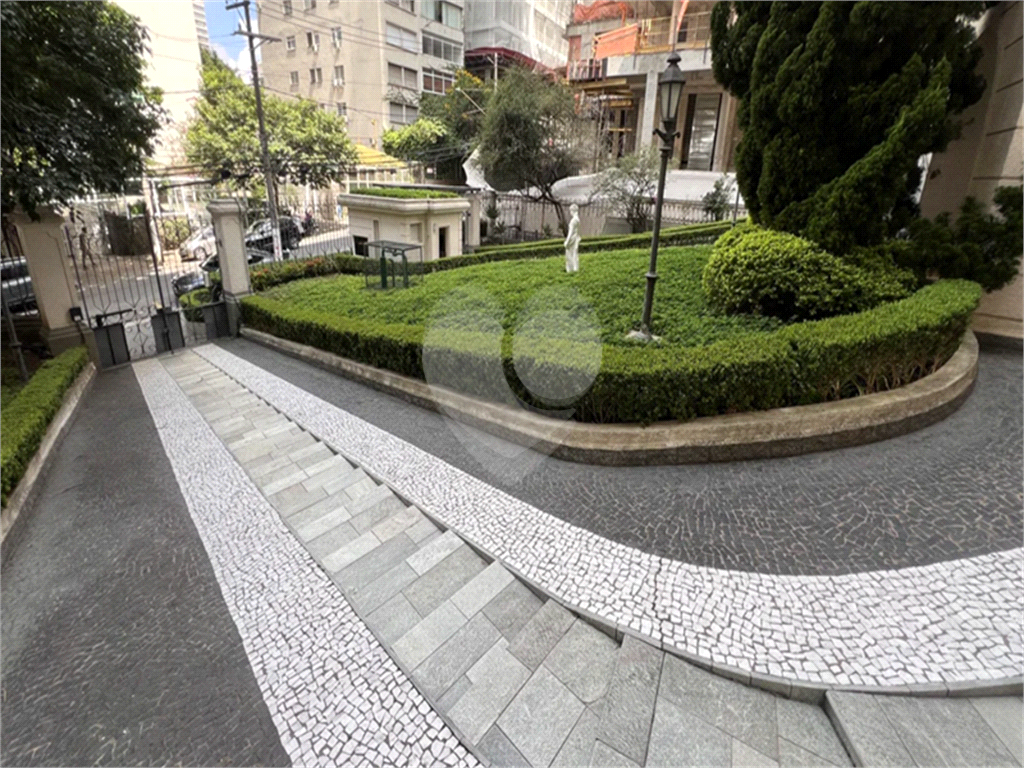 apto 3 quartos + 1 suite + 1 vaga de garagem