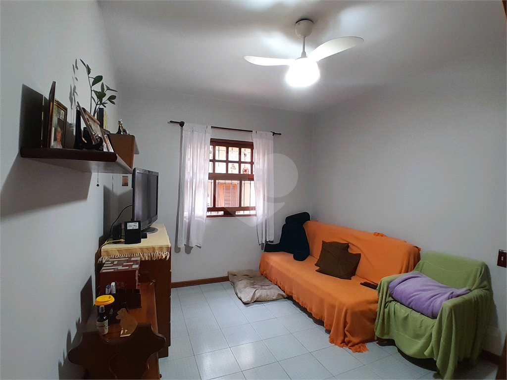 Casa térrea com 223m² à venda no Parque Continental