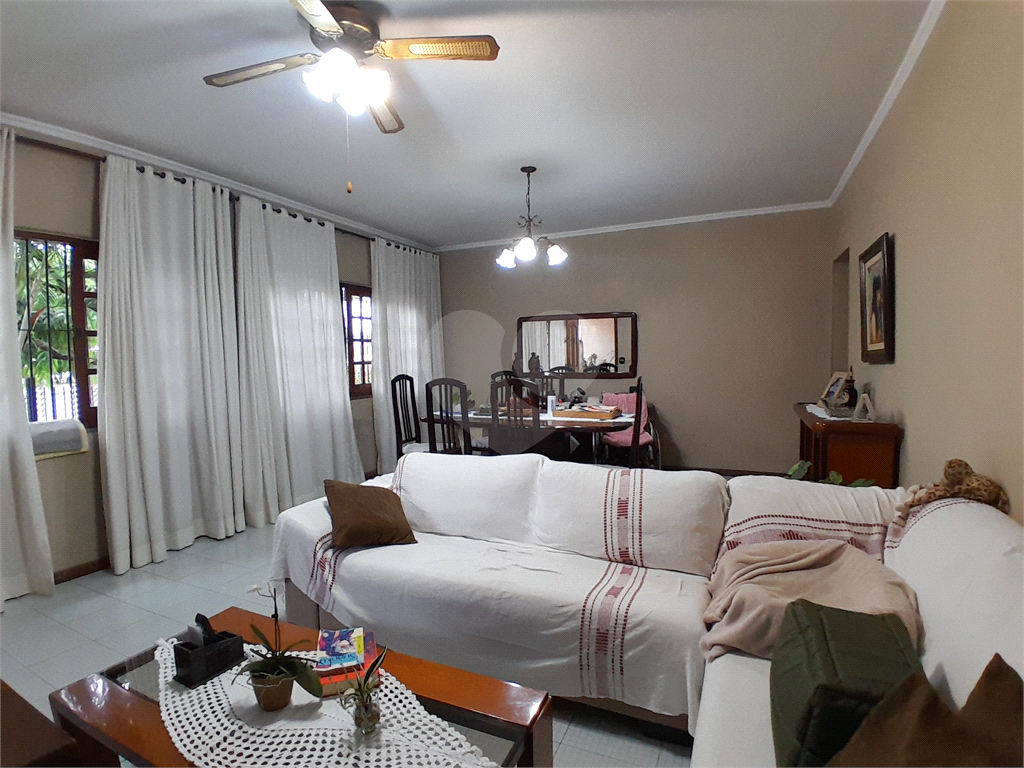 Casa térrea com 223m² à venda no Parque Continental