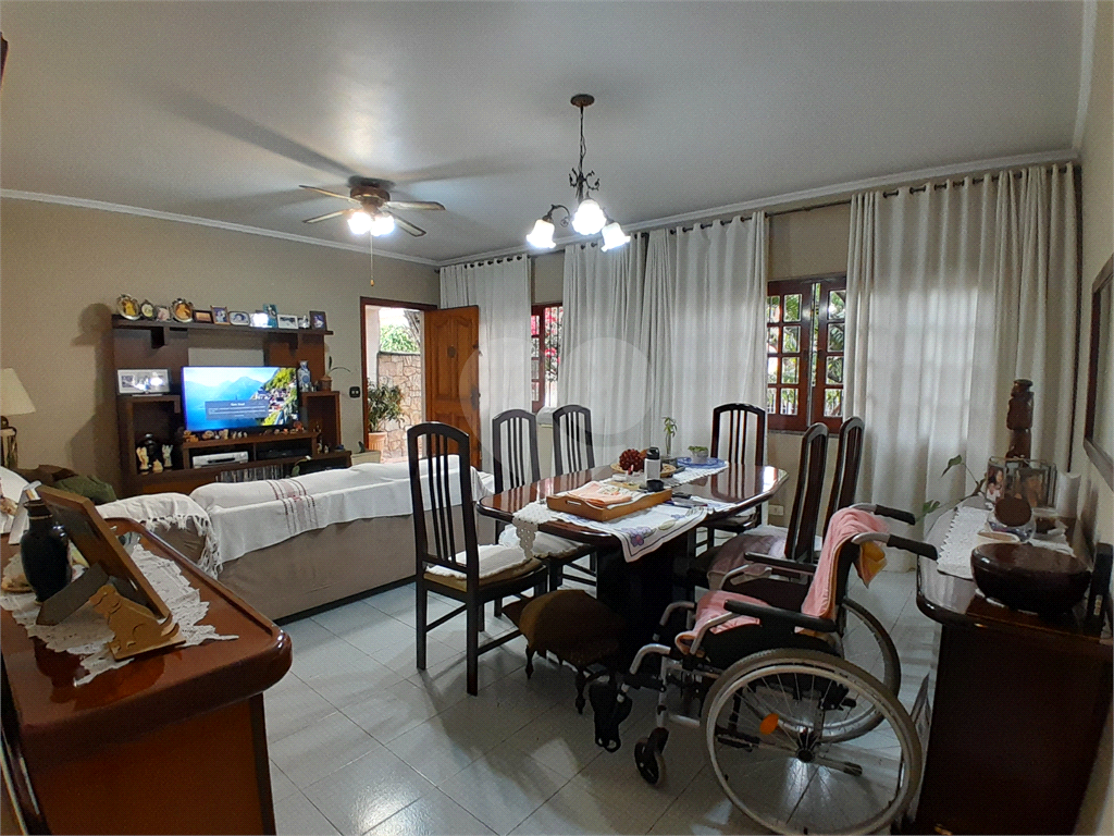 Casa térrea com 223m² à venda no Parque Continental