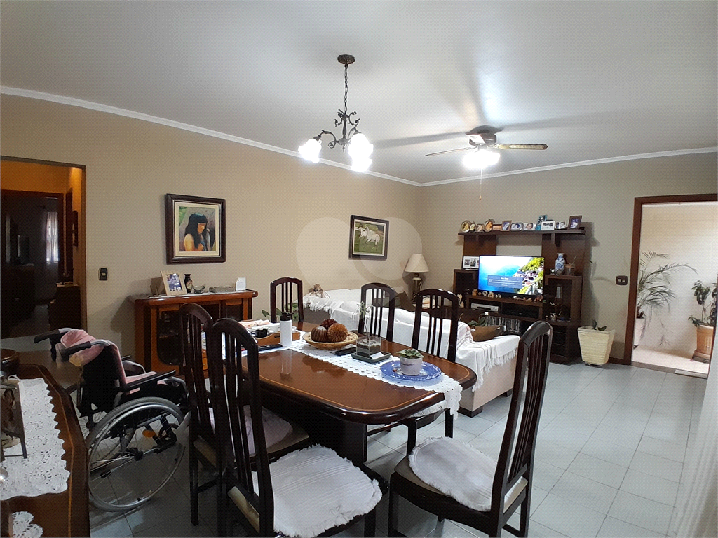 Casa térrea com 223m² à venda no Parque Continental