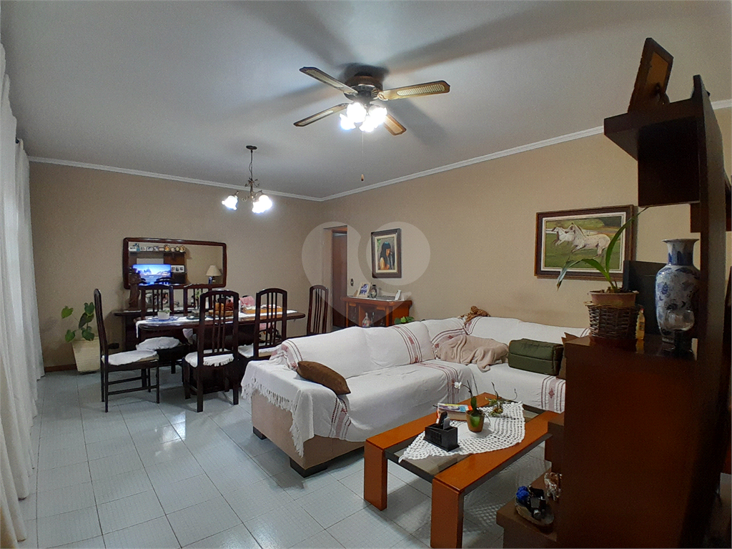 Casa térrea com 223m² à venda no Parque Continental