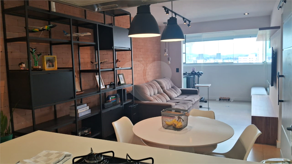 Apartamento a venda reformado no 700 metros do Metro e Shopping Tucuruvi