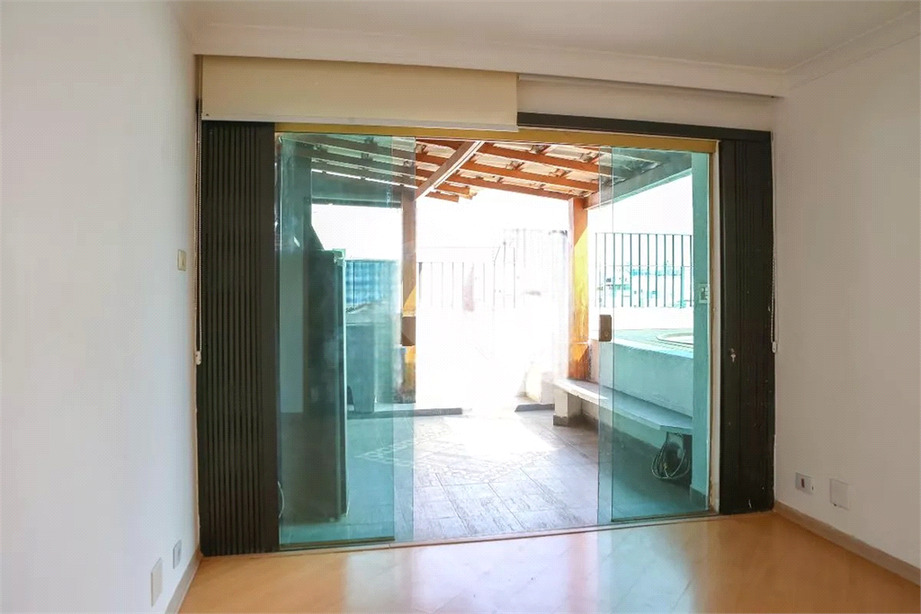 Cobertura 2 dormitórios sendo 1 suíte e 2 vagas de Garagem 