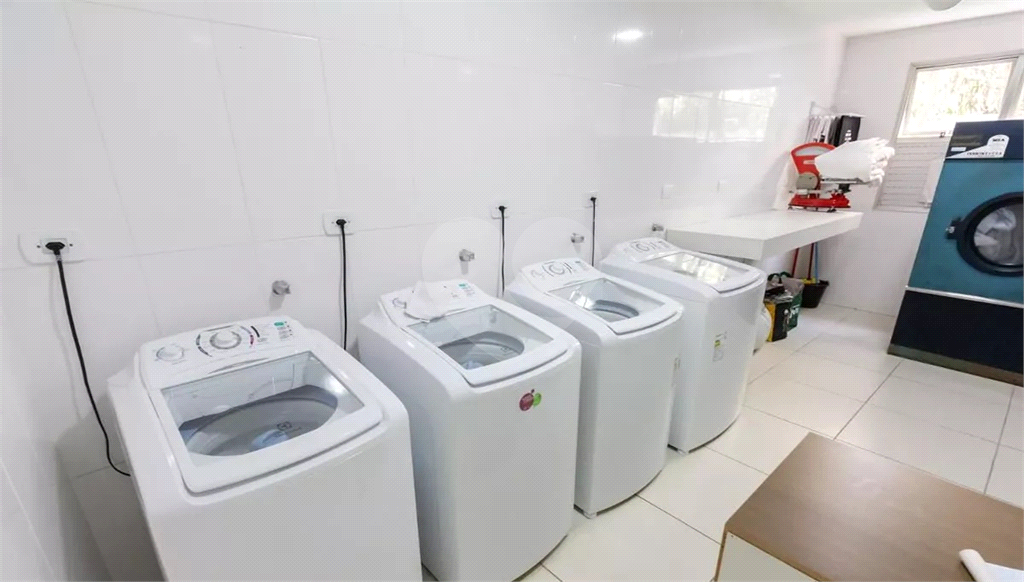 Cobertura 2 dormitórios sendo 1 suíte e 2 vagas de Garagem 