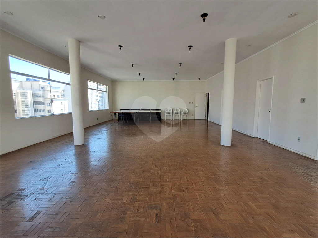 Imóvel de 220m² sala de 4 ambientes, 3 quartos grandes 1 vaga Higienópolis