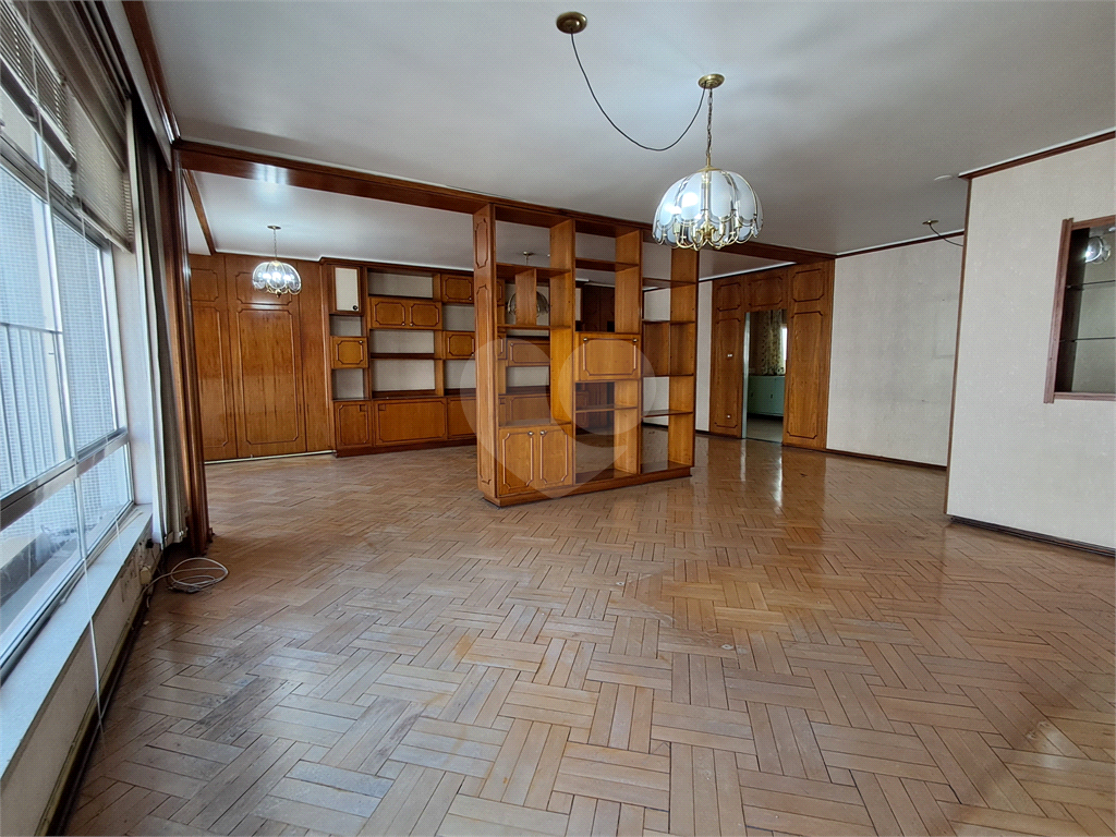 Imóvel de 220m² sala de 4 ambientes, 3 quartos grandes 1 vaga Higienópolis
