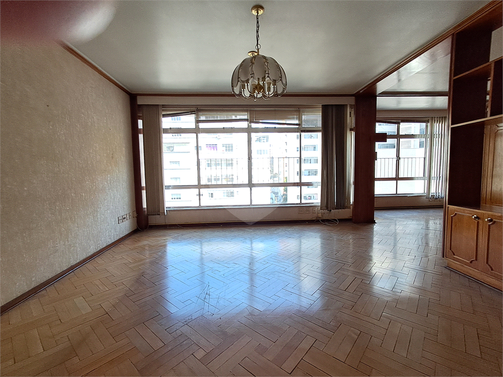 Imóvel de 220m² sala de 4 ambientes, 3 quartos grandes 1 vaga Higienópolis