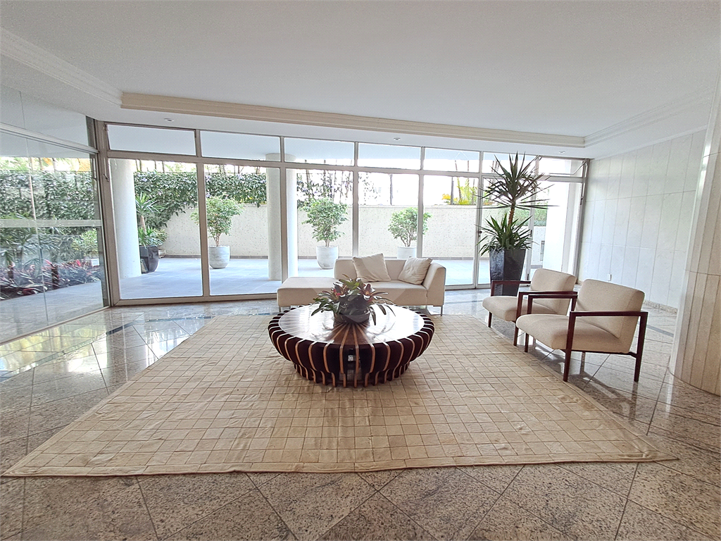 Imóvel de 220m² sala de 4 ambientes, 3 quartos grandes 1 vaga Higienópolis