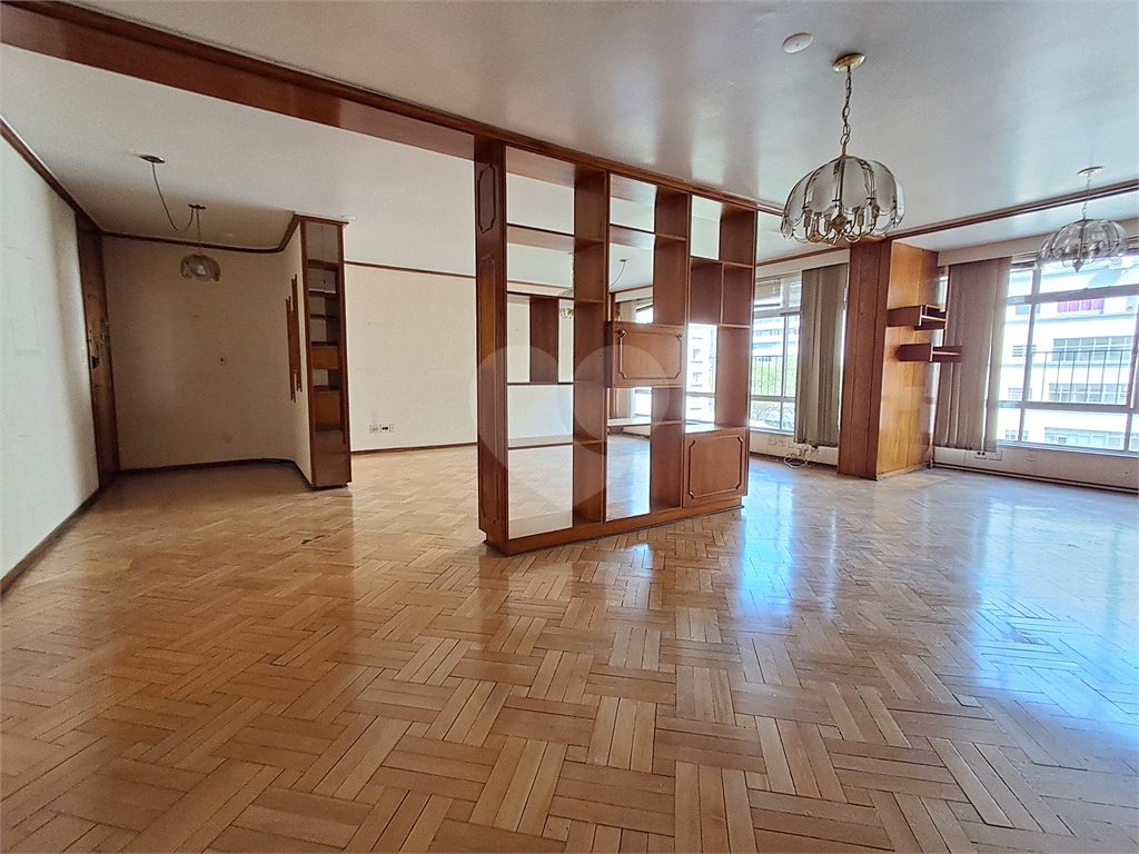 Imóvel de 220m² sala de 4 ambientes, 3 quartos grandes 1 vaga Higienópolis