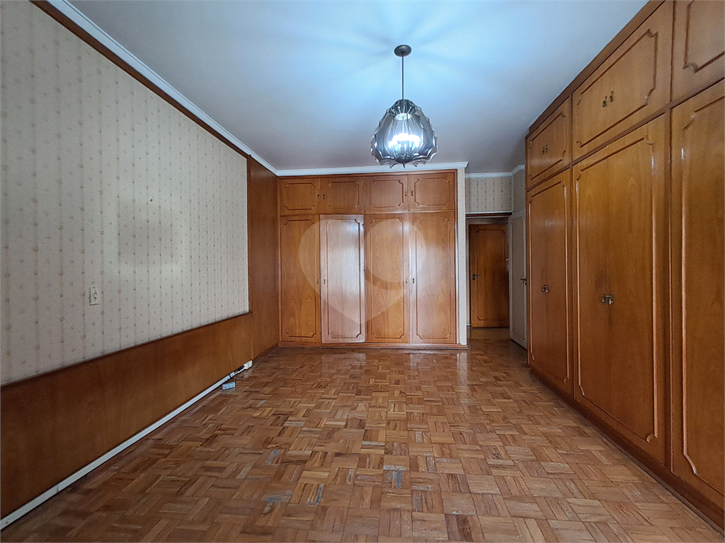 Imóvel de 220m² sala de 4 ambientes, 3 quartos grandes 1 vaga Higienópolis