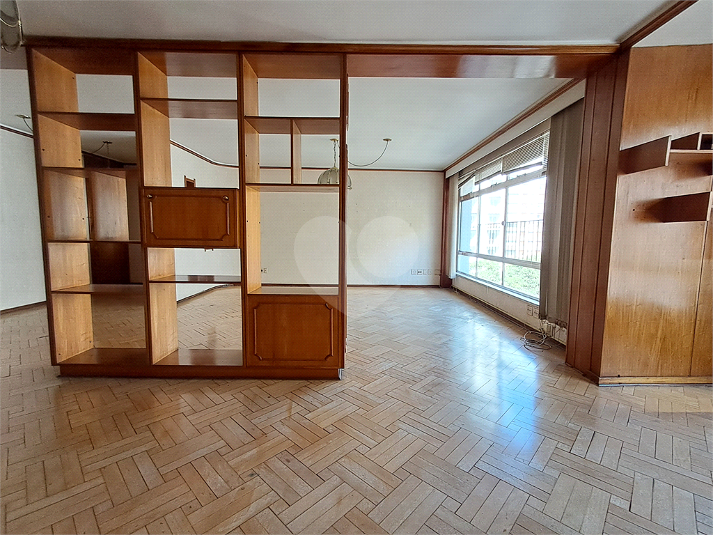 Imóvel de 220m² sala de 4 ambientes, 3 quartos grandes 1 vaga Higienópolis