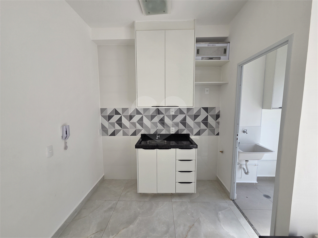 APARTAMENTO TÉRREO COM QUINTAL NA AVENIDA IMIRIM